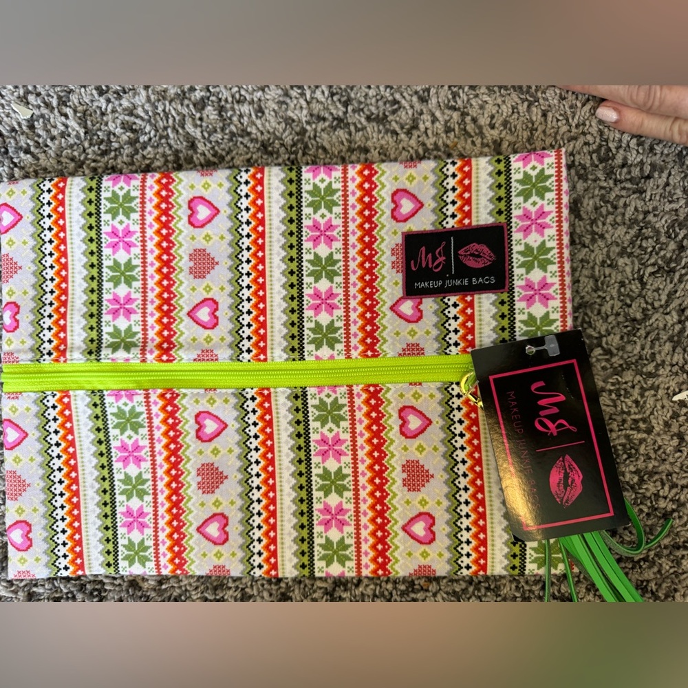 NWT medium make up junkie